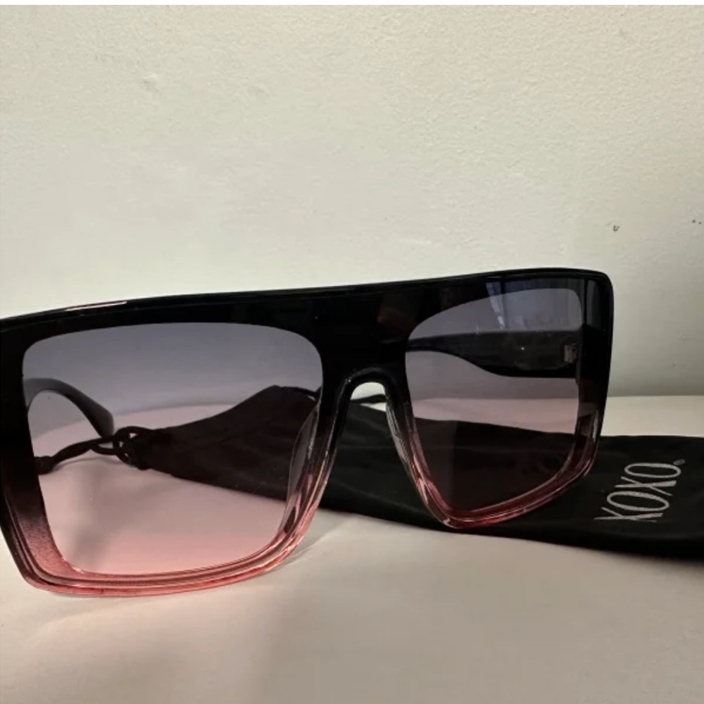 Ombré XOXO sunglasses with bag